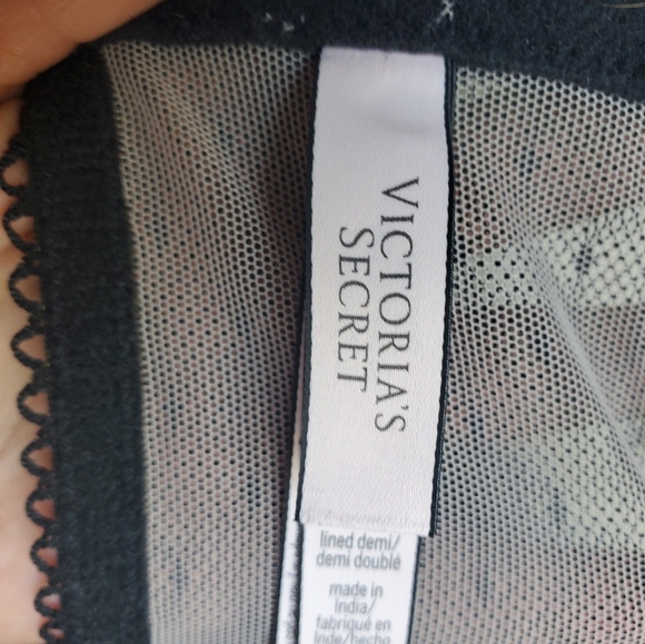 Victoria Secret Bra - Picture 3 of 4